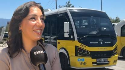 Minibüse kadın eli değdi! Hem çocuk bakıyor, hem de direksiyon sallıyor