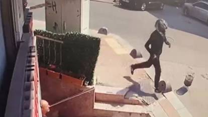 İstanbul'da silahlı saldırı! Eski iş yerine giden genç kasklı bir kişi tarafından vuruldu