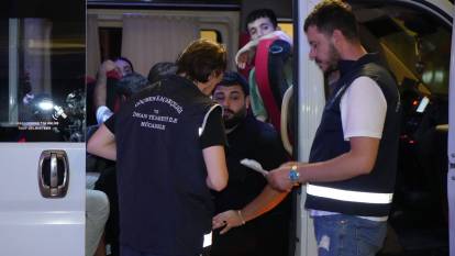 Göçmen kaçakçılığıyla mücadele kapsamında operasyon: 27 kişi yakalandı!