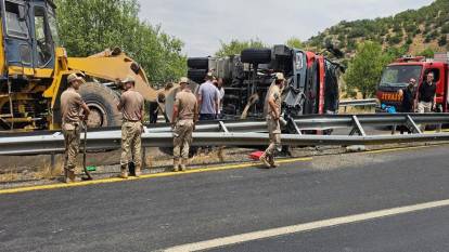 Yangına giden itfaiye aracı devrildi: 1 ölü 2 yaralı