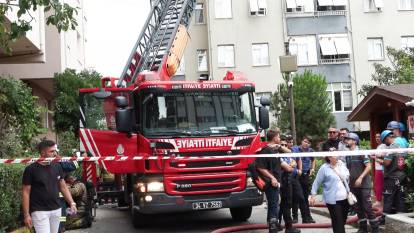 Üsküdar'da 10 katlı binada yangın: Yaralılar var
