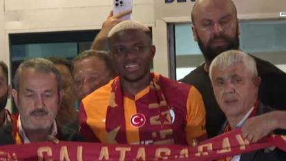 Galatasaray Victor Osimhen'e kavuştu: Havaalanında binlerce taraftar karşıladı!