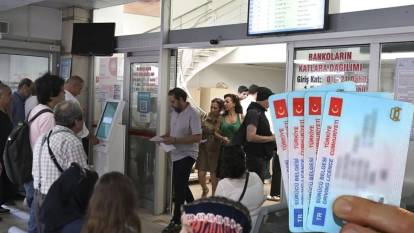 Nüfus müdürlüklerinde son gün yoğunluğu: Metrelerce kuyruk oluştu!