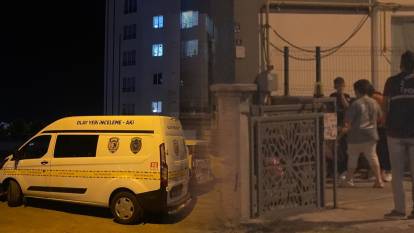 Dolaptaki eşyalarının yeri değişince gözü döndü! Abla kardeşini bıçakladı