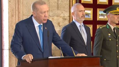 Cumhurbaşkanı Erdoğan ve YAŞ üyelerinden Anıtkabir ziyareti