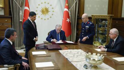 Resmi Gazete yayımlandı! YAŞ kararları yürürlüğe girdi!