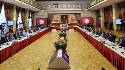 Siyasetin sıcak gündemi: Tarihi komisyon mesaiye başladı!