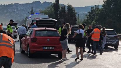 Anadolu Otoyolu'nda zincirleme kaza: 10 araç birbirine girdi, 10 kişi yaralandı