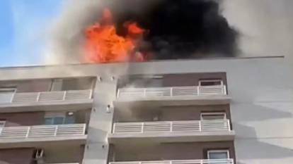 İstanbul'da yangın paniği: 13 katlı binada yangın çıktı, çatıya kadar ilerledi
