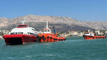 Çeşme'den Sakız Adası'na gidiyordu: Yolcu gemisi limanda kaza yaptı