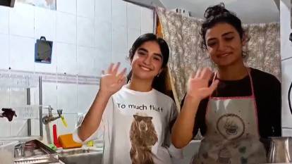 Bu kahvehanede çayın keyfi başka! İki genç kızın ilham veren öyküsü: Köy halkının gözdesi oldular
