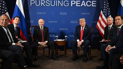 Tarihi görüşme! Putin ve Trump bir araya geldi: Yapıcı bir görüşme oldu