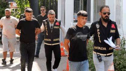 Düğün kan gölüne döndü:Eşinin eski nişanlısını ekmek bıçağıyla öldürdü