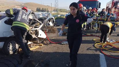 Şerit ihlali faciayla sonuçlandı! Kafa kafaya çarpıştılar: 4 ölü 4 yaralı