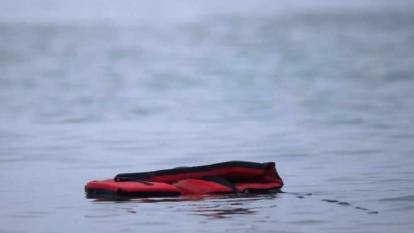 İzmir açıklarında göçmen botu battı: 4 ölü