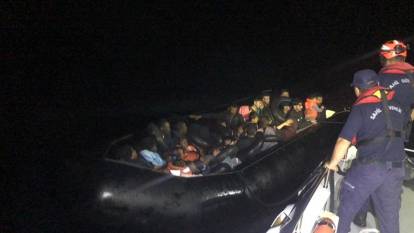 İzmir'de düzensiz göçmen operasyonu: 46 kişi yakalandı, 16 kişi kurtarıldı