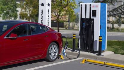Türkiye’deki elektrikli otomobil ve şarj istasyonu sayıları açıklandı! Her 8 araca 1 şarj soketi denk geliyor