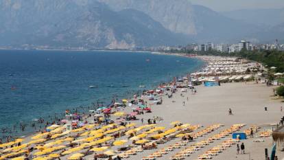 Antalya kıyılarında tehlike: Denize girenlerin şikayetleri arttı