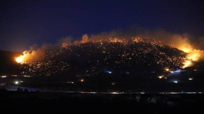 Pamukkale'de alevler geceyi aydınlattı: Müdahale sürüyor!