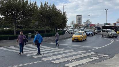 Bakan Uraloğlu duyurdu: Yaya geçitlerinde düzenleme yolda! Kara yollarında bazı hız sınırları kalkıyor
