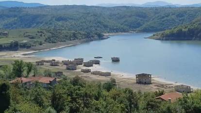 Zonguldak'taki barajda sular çekildi, kayıp köy ortaya çıktı