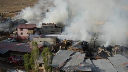 Erzurum'daki köy yangınında büyük hasar: Çok sayıda ev kullanılamaz halde