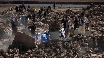 Afganistan'daki depremde ölenlerin sayısı bini aştı!