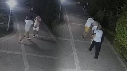 Adana’da 13 yaşındaki çocuğa tekme tokat dayak: Küfürler savurarak darbetti!