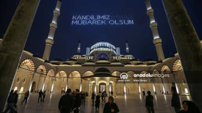 Mevlid Kandili’nde sevdiklerinize gönderebileceğiniz en anlamlı kandil mesajları
