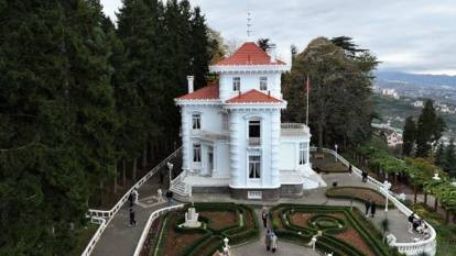 Atatürk Köşkü'ne ziyaretçi akını: Köşkün her tarafı Ata'nın izlerini taşıyor