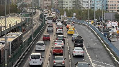 Okullar açılıyor, İstanbul'da trafik yoğunluğu her saniye artıyor