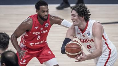 Türkiye EuroBasket'te yarı finalde: 12 Dev Adam Polonya'yı devirdi!