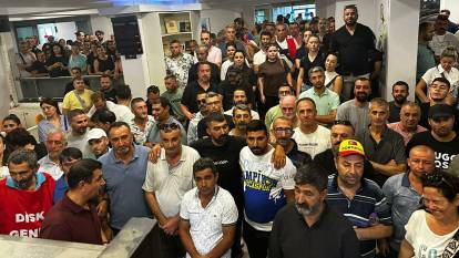 İşçilerden Buca Belediyesi’nde maaş eylemi: Hizmetler durdu