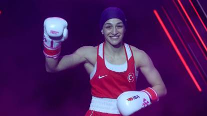 Buse Naz Çakıroğlu, Dünya Boks Şampiyonası'nda yarı finalde!