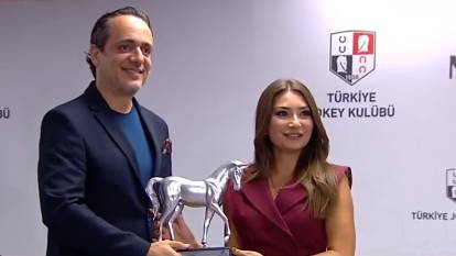 Ekol TV'ye bir ödül daha! Gizem Gündoğdu, Nimet Üyken Özel Ödülü'nün sahibi oldu