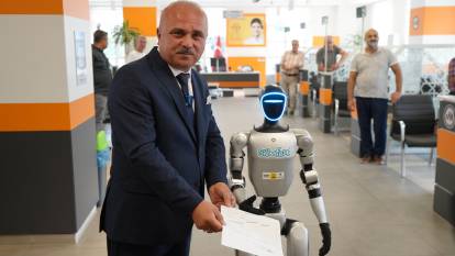 Türkiye'de bir ilk! İnsansı robot Festman nüfusa kaydoldu!