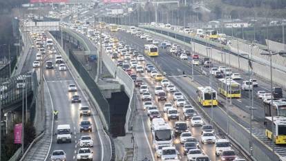 Yola çıkacak İstanbullular dikkat: Cuma trafiği şimdiden başladı!