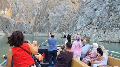 Karanlık Kanyon’a ziyaretçi akını: Dağ keçilerinin yaşam alanı izlendi!
