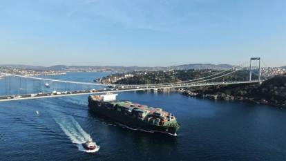 İstanbul Boğazı'nda gemi trafiği askıya alındı