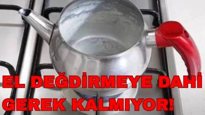Kireç bağlamış çaydanlığı el değdirmeden temizlemenin formülü bulundu! Yalnız 2 malzeme yeterli geliyor!