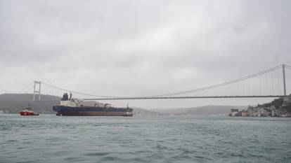 İstanbul Boğazı'nda gemi trafiği çift yönlü askıya alındı