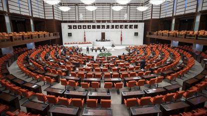 Yeni torba yasa yolda! Emekliye refah payı, ikramiye artışı ve 7200 prim indirimi geliyor
