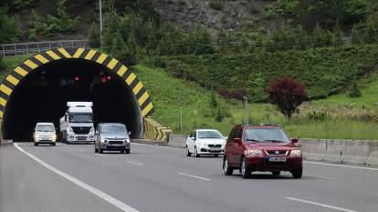 Bolu Dağı Tüneli İstanbul yönü 5 saat kapalı olacak! Sürücüler dikkat: 31 Ekim’e kadar trafik duracak!