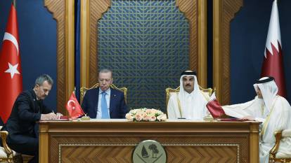 Cumhurbaşkanı Erdoğan'dan Katar'da diploması trafiği!