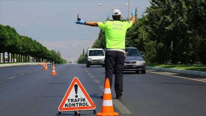 Yeni trafik kanunu geliyor! Kırmızı ışıkta geçmenin bedeli 30 bin TL’ye çıkacak!