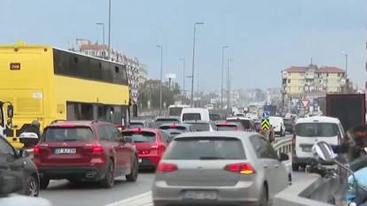 İstanbul'da sağanak alarmı: Trafik kilitlendi!