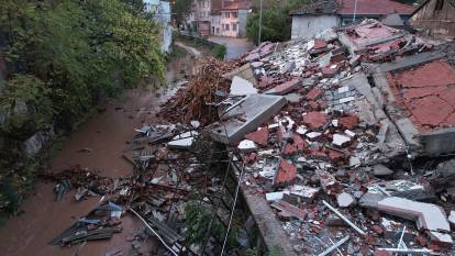 Gün aydınlandı 6.1 büyüklüğündeki depremin hasarı ortaya çıktı: İşte Sındırgı'da son durum