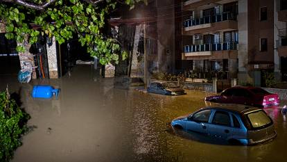 Bergama sular altında kaldı: Sağanak sel felaketine yol açtı
