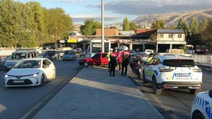 Polisin "dur" ihtarına uymayıp kaçan sürücünün aracından çıkanlar şaşırtmadı!