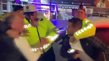 Kaza yapan alkollü sürücü ve yakınları polise saldırdı: 3 kişi gözaltında